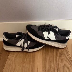 New Balance Women's Black and White Retro Runner Sneakers